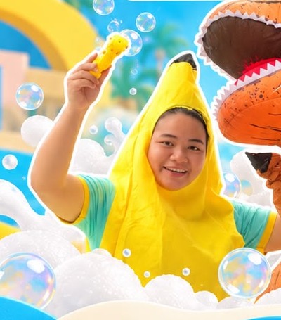 Khách hóa trang thành nhân vật trái chuối tại Beryland