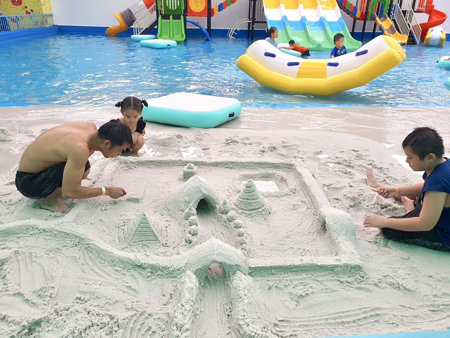 🏖️ Hồ bơi trẻ em – Xứ sở mát lành cho bé iu tung tăng hè này!